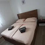 Gt *