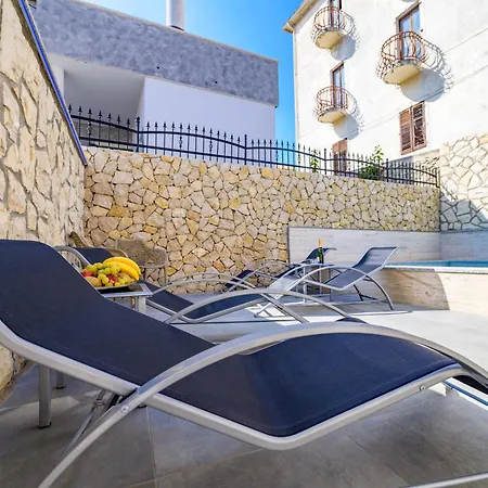 Διαμέρισμα Gt *